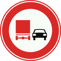 Verbod voor vrachtauto's om motorvoertuigen in te halen